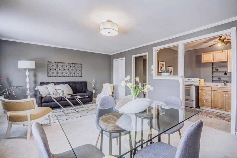 How Home Stagers in Toronto Influence Buyers to Make Offers