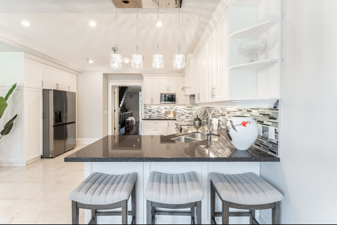 Kitchen Bar, 17 Haverson, Toronto Home Staging